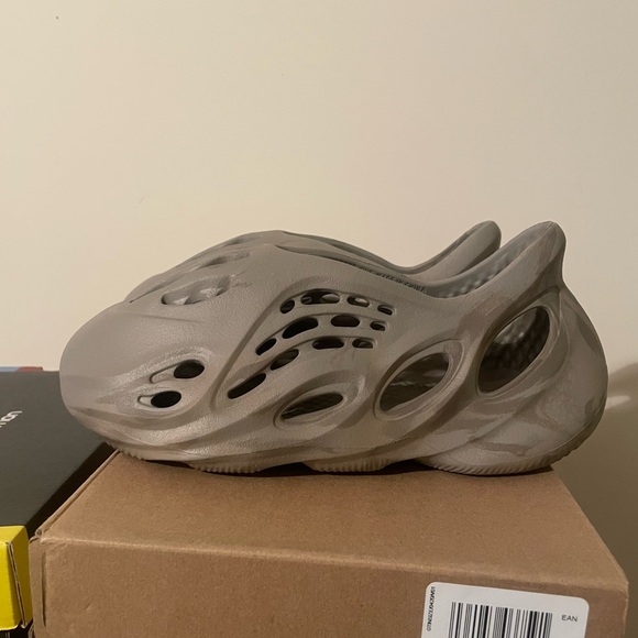 Yeezy foam runner - Picture 3 of 4